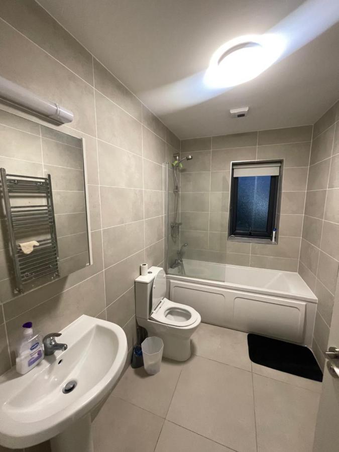 Private Room In A New Shared Apartment Мэйнут Экстерьер фото